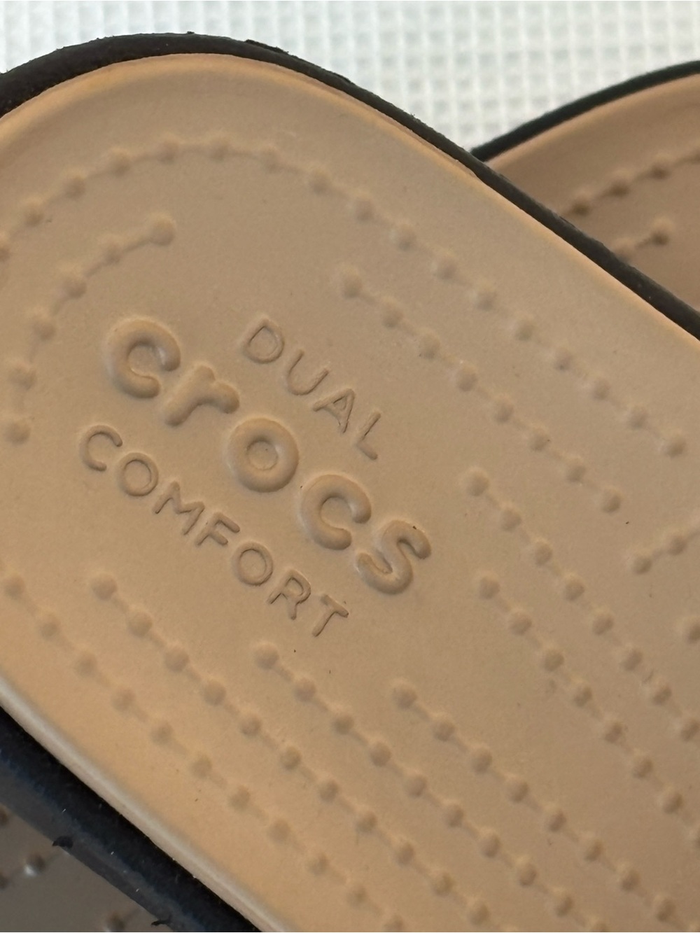 CROCS Comfort Thong Sandals Gold Hammered Medallion SANRAH 11 - Picture 6 of 9
